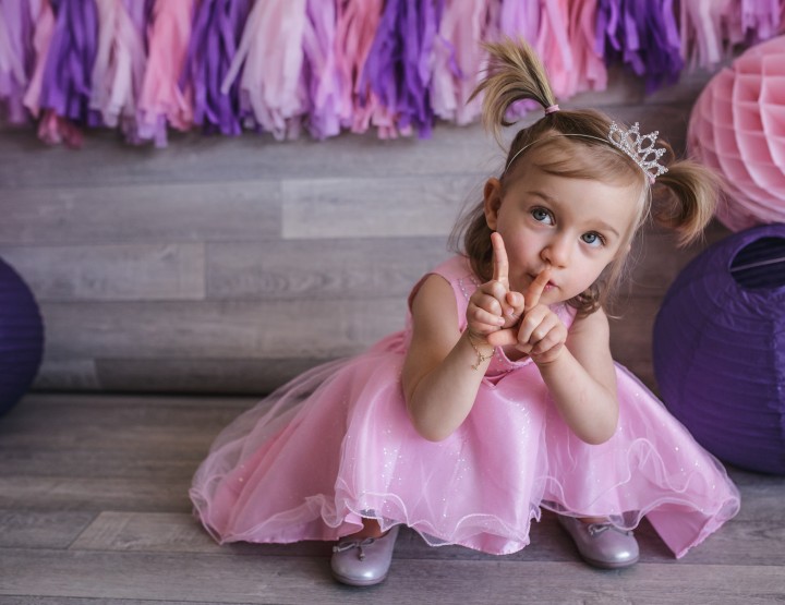 Séance smash the cake Léa 2 ans au home studio (Essonne)